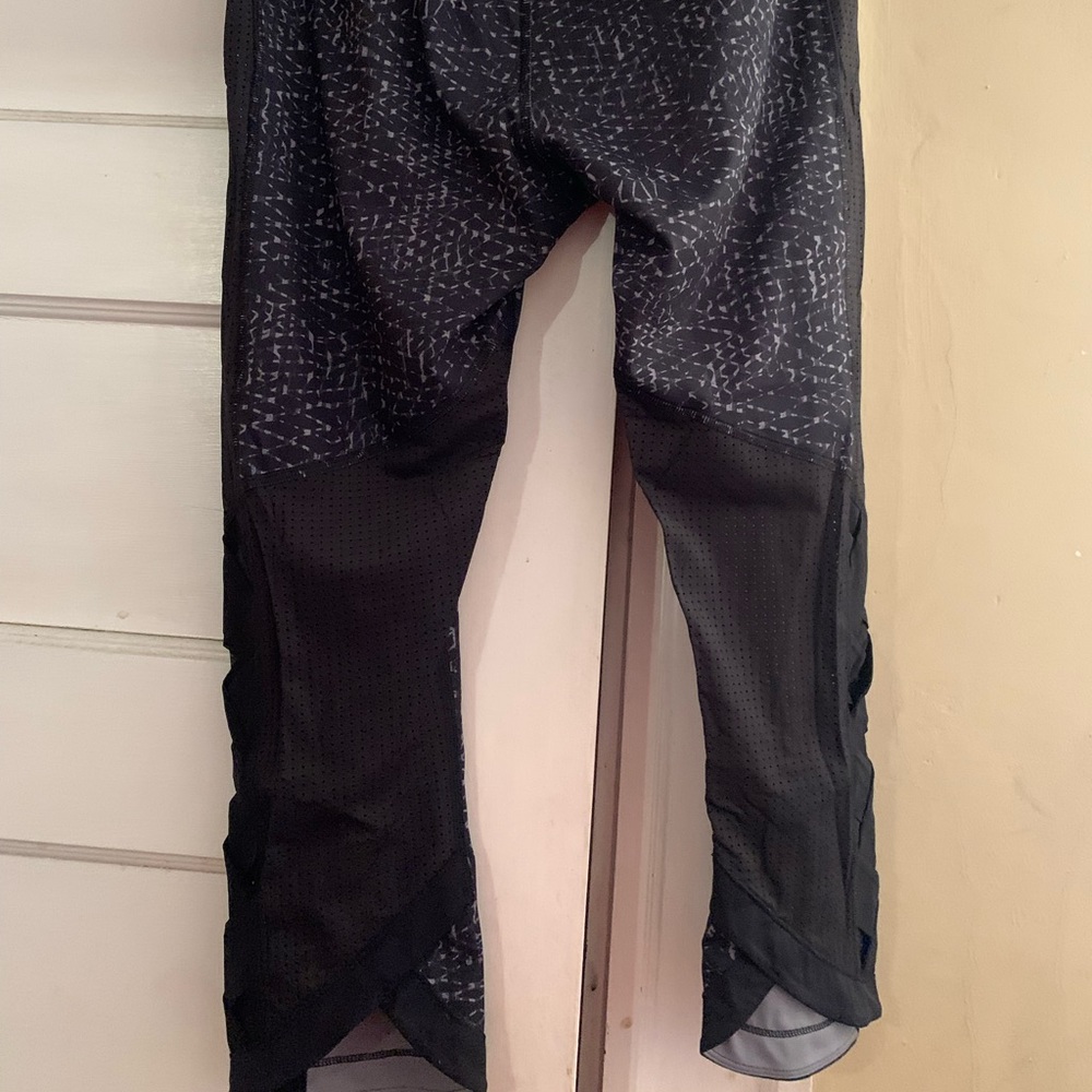 Lululemon grey and black pattern leggings